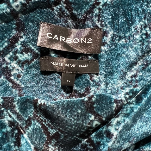 Brand new Carbon 38 teal velvet snakeskin set. Top and bottom size small. - Picture 7 of 7